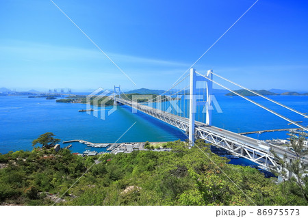 新緑の下津井瀬戸大橋（瀬戸大橋） 86975573