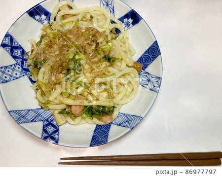 俯瞰で見た焼うどん 86977797
