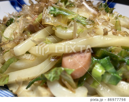 皿に盛った焼うどん 皿に盛った焼うどん 86977798