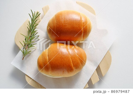 朝食にふんわり美味しいパン ハーブローズマリー 朝食にふんわり美味しいパン ハーブローズマリー 86979487