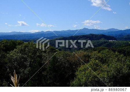 天覧山から富士山と大岳山を望む 天覧山から富士山と大岳山を望む 86980067