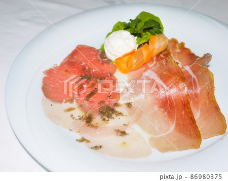 クロアチア・オパティア名産のトリュフを使ったオードブル 86980375