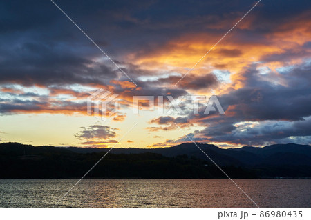 東郷湖からの日の出 86980435
