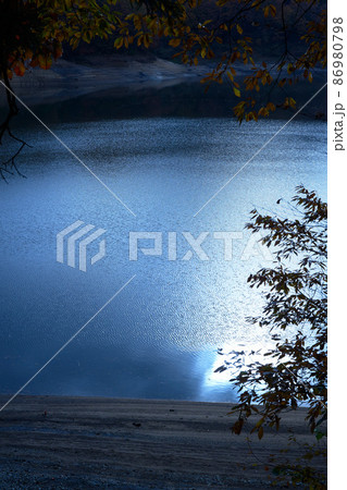 秋の恩原湖 86980798