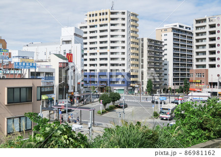 日野駅前　駅前広場と街並　東京都日野市 86981162