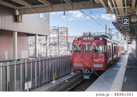 名鉄知立駅 三河線ホームに停車する6000系電車 愛知県知立市 名鉄知立駅 三河線ホームに停車する6000系電車 愛知県知立市 86981361