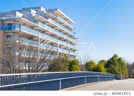 マンション・大型マンション・郊外の住宅地 イメージ マンション・大型マンション・郊外の住宅地 イメージ 86981853