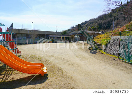 岡山県最南端の島・六島　笠岡市立六島小学校と【廃校】笠岡市立六島中学校3　岡山県笠岡市 86983759