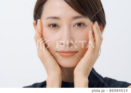 フェイスケア　女性　ビューティー 86984014