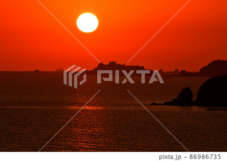 軍艦島の夕景 軍艦島の夕景 86986735
