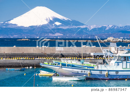 《神奈川県》富士山と釣り船・真名瀬漁港 《神奈川県》富士山と釣り船・真名瀬漁港 86987347