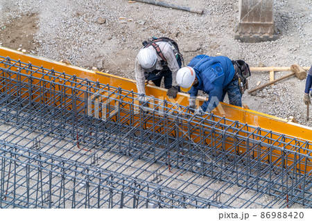 鉄筋工事　配筋　基礎工事　建設現場 86988420