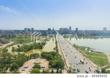 中国 新疆ウイグル自治区 カシュガル 東湖公園の観覧車から眺めるカシュガル新市街 / Kashgar 中国 新疆ウイグル自治区 カシュガル 東湖公園の観覧車から眺めるカシュガル新市街 / Kashgar 86989600