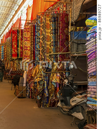 中国新疆ウイグル自治区 カシュガル旧市街のバザール / Kashi, Xinjiang, China 86989727
