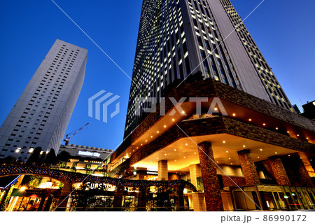 池袋 サンシャインシティ周辺のビル街の夜景 池袋 サンシャインシティ周辺のビル街の夜景 86990172