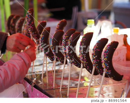 屋台　チョコバナナ 86991564