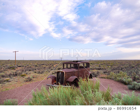 米アリゾナ州・化石の森国立公園内のルート66の名残 86991654
