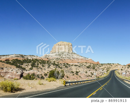 米アリゾナ州カイエンタからペイジへと向かうUS98の絶景 86991913