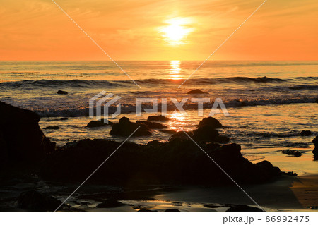 高級リゾート地マリブビーチの夕景(サンセット) カルフォルニア州ロサンゼルス近郊 高級リゾート地マリブビーチの夕景(サンセット) カルフォルニア州ロサンゼルス近郊 86992475