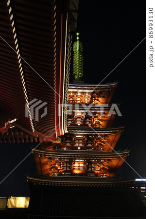 陰に隠れる浅草寺の五重塔 陰に隠れる浅草寺の五重塔 86993130