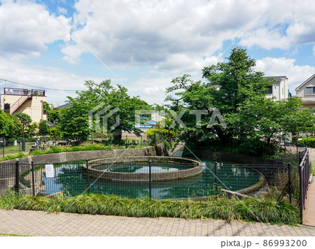 二ヶ領用水の久地円筒分水（神奈川県川崎市高津区久地） 86993200