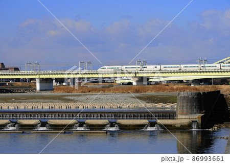 2月 狛江125小田急線ロマンスカーはこねと多摩川宿河原堰堤 2月 狛江125小田急線ロマンスカーはこねと多摩川宿河原堰堤 86993661