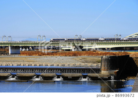 2月 狛江135小田急線ロマンスカーと多摩川宿河原堰堤 2月 狛江135小田急線ロマンスカーと多摩川宿河原堰堤 86993672