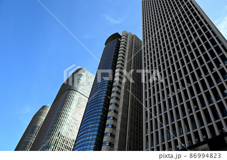 中之島通りのビル風景 86994823