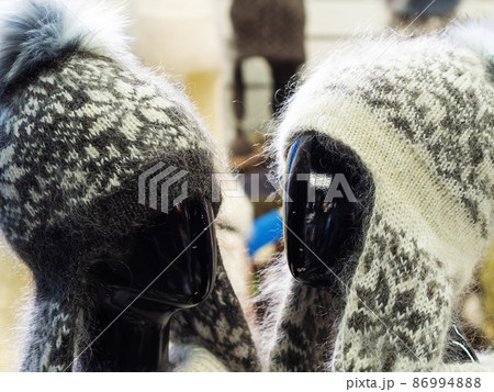 Two black female mannequins in knitted winter hats with a Scandinavian pattern 86994888