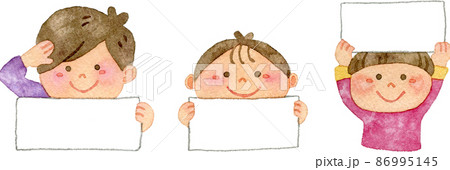 【セット素材】メッセージボードを持つ子供たちのイラスト(3人) 86995145