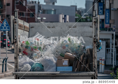 産業廃棄物を回収するトラック 産業廃棄物を回収するトラック 86995449