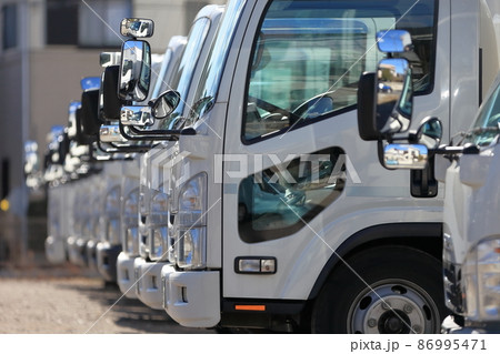 並んだトラック イメージ 並んだトラック イメージ 86995471