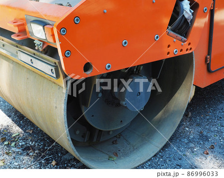 Fragment of an orange rink on an unpalatted road. Parking brake rink 86996033