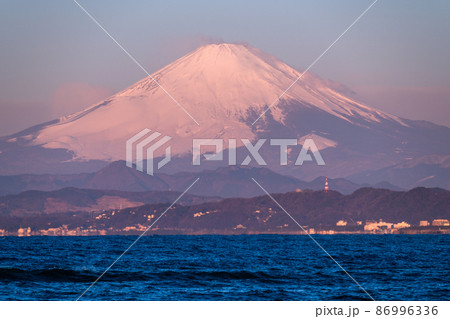 《神奈川県》夜明けの富士山・江ノ島大橋の眺め 《神奈川県》夜明けの富士山・江ノ島大橋の眺め 86996336