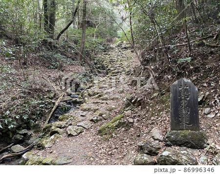 静岡県　旧東海道の蔦の細道　岡部口の風景 86996346