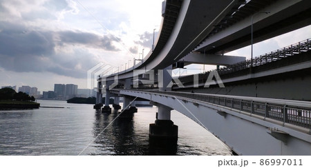 プロムナードから見るレインボーブリッジ 86997011