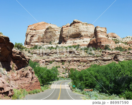 米ユタ州・キャピトルリーフ国立公園を貫くUT12号線 86997590