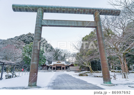 雪の岐阜護國神社〈岐阜県岐阜市〉 雪の岐阜護國神社〈岐阜県岐阜市〉 86997692