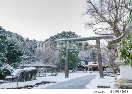 雪の岐阜護國神社〈岐阜県岐阜市〉 雪の岐阜護國神社〈岐阜県岐阜市〉 86997693