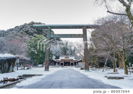 雪の岐阜護國神社〈岐阜県岐阜市〉 雪の岐阜護國神社〈岐阜県岐阜市〉 86997694