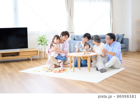 三世代家族イメージ 三世代家族イメージ 86998381