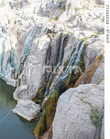 米アイダホ州・冬のショショーン・フォールズ 86999032