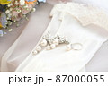 結婚式の日につける花嫁のパールのイヤリング 87000055