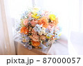 結婚式の花嫁のカラフルなブーケ 87000057