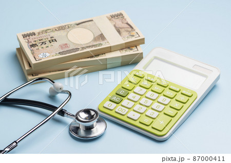 聴診器と電卓とお金（札束） 87000411