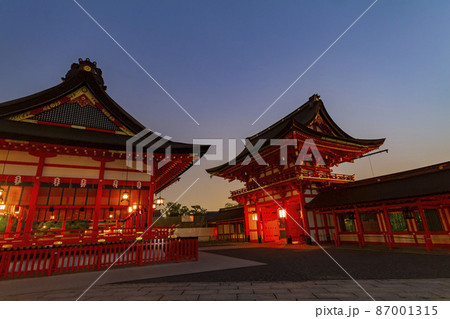 Night view of the Fushimiinari Shrine Outer Oratory of Fushimi Inari-taisha 87001315