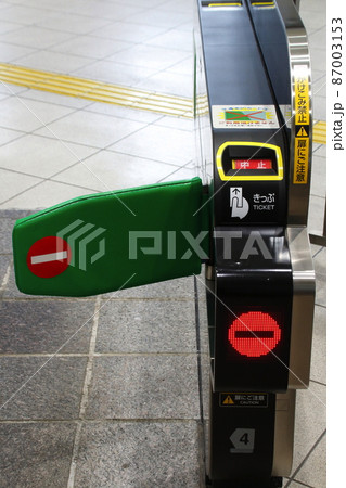 交通系ICカード対応不可のJR改札機(岩手県盛岡市) 交通系ICカード対応不可のJR改札機(岩手県盛岡市) 87003153