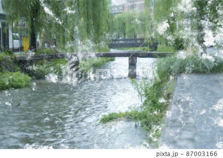 京都市東山区白川白川橋周辺をデジタル処理した水彩画 87003166