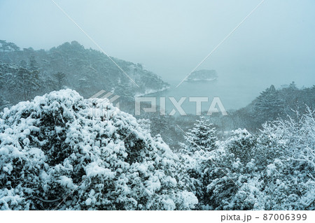 日本三景 松島四大観 幽観・扇谷 冬の雪景色(宮城県松島町) 日本三景 松島四大観 幽観・扇谷 冬の雪景色(宮城県松島町) 87006399