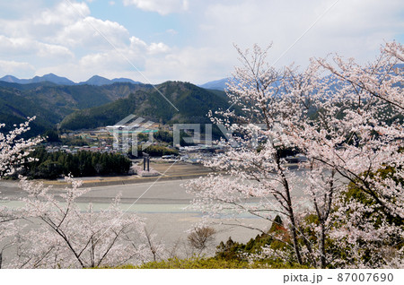 七越峰から大斎原(旧社地)を望む 【和歌山県田辺市本宮町】 七越峰から大斎原(旧社地)を望む 【和歌山県田辺市本宮町】 87007690